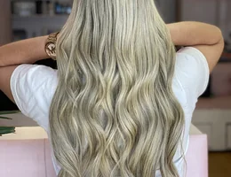 Elayne Araújo Mega hair Concept