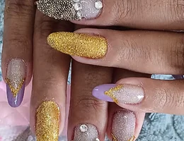 manicure neila arte da beleza em sua mão